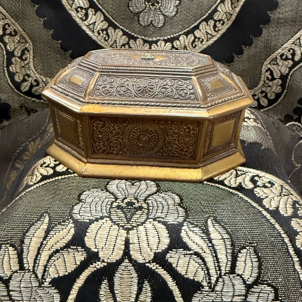 VTG Blue Velvet Lined Brass Tone Intricate Design Carving Jewelry/Trinket Box